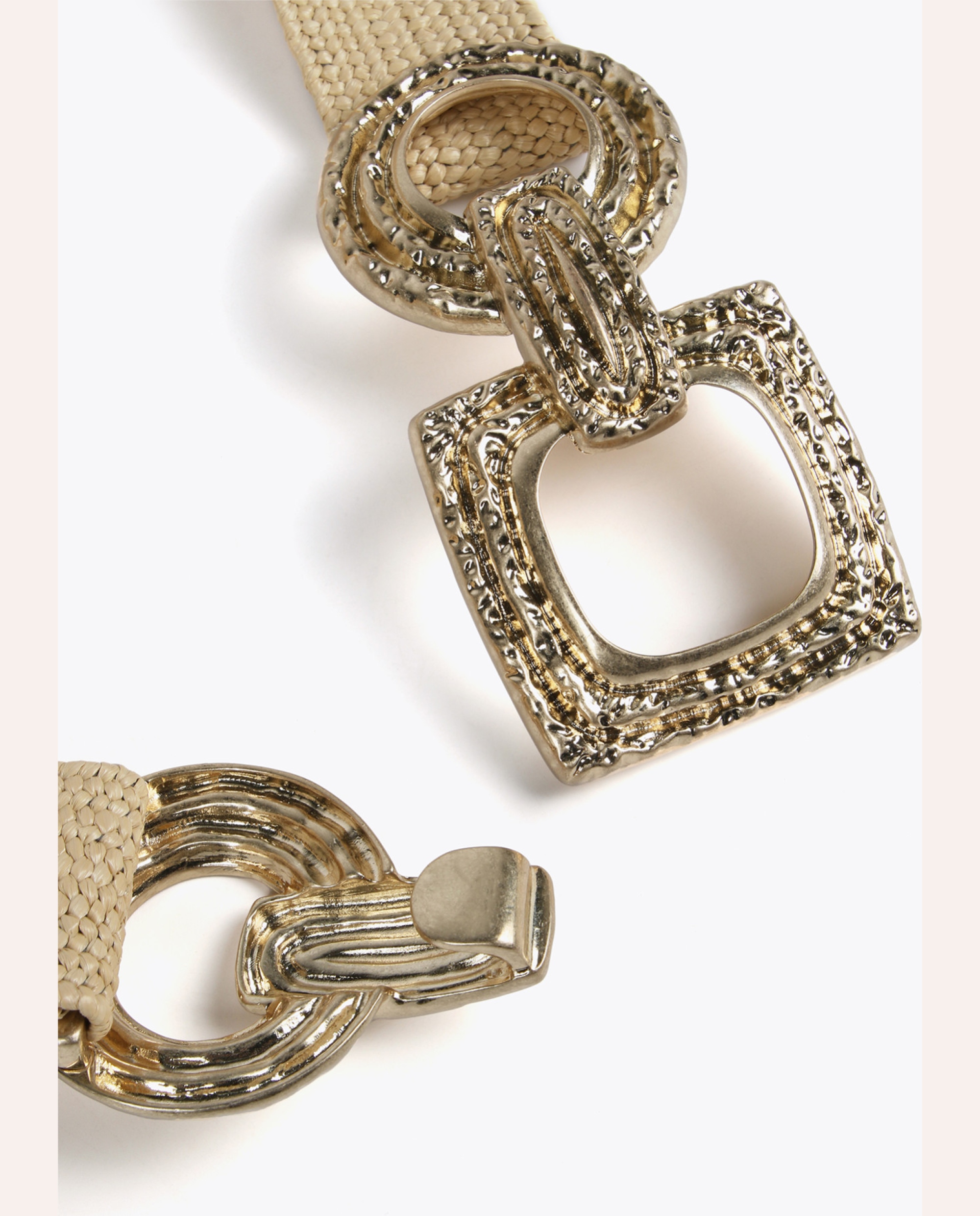 Raffia belt with textured metal pieces for fastening - Image 3