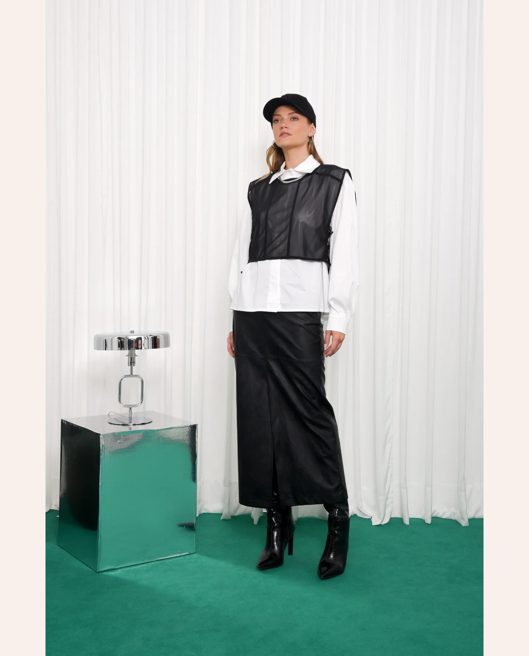 Less Top - Black - Image 3