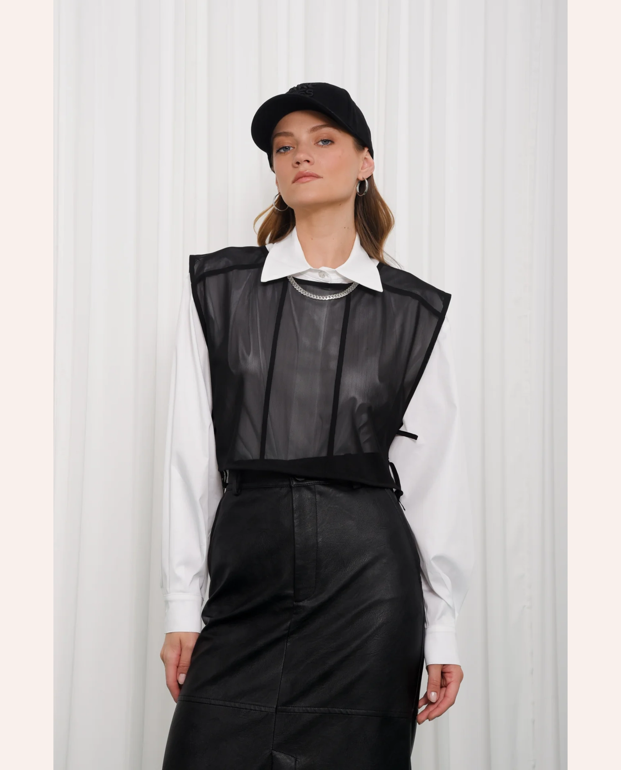 Less Top - Black - Image 4